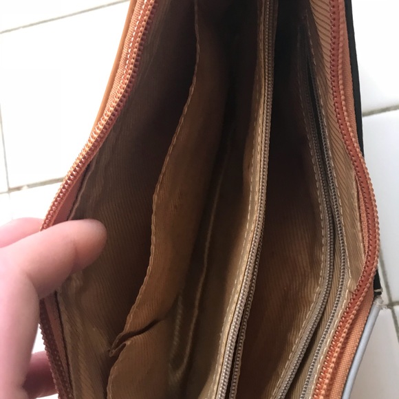 Reversible red/tan and black/gray leather purse - Picture 5 of 6